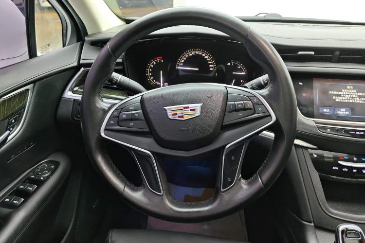 Used Cadillac XT5 2016 25T Luxury Model Steering Wheel