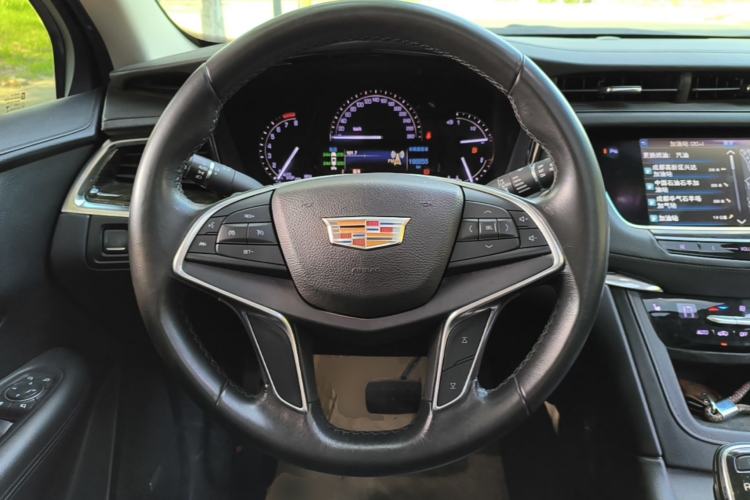 Used Cadillac XT5 2016 25T Luxury Model Steering Wheel
