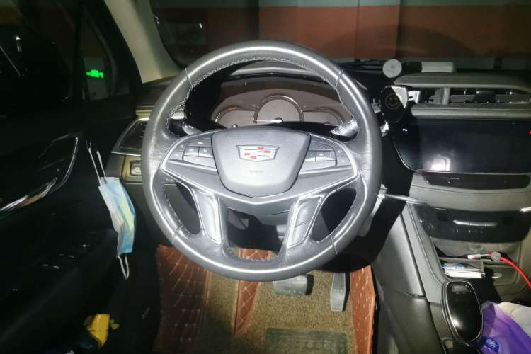 Used Cadillac XT5 2016 28T Four-Wheel Drive Luxury Model Steering Wheel