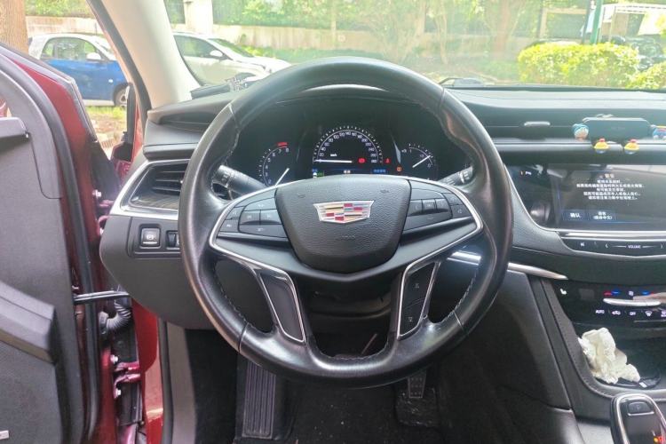 Used Cadillac XT5 2016 25T Luxury Model Steering Wheel