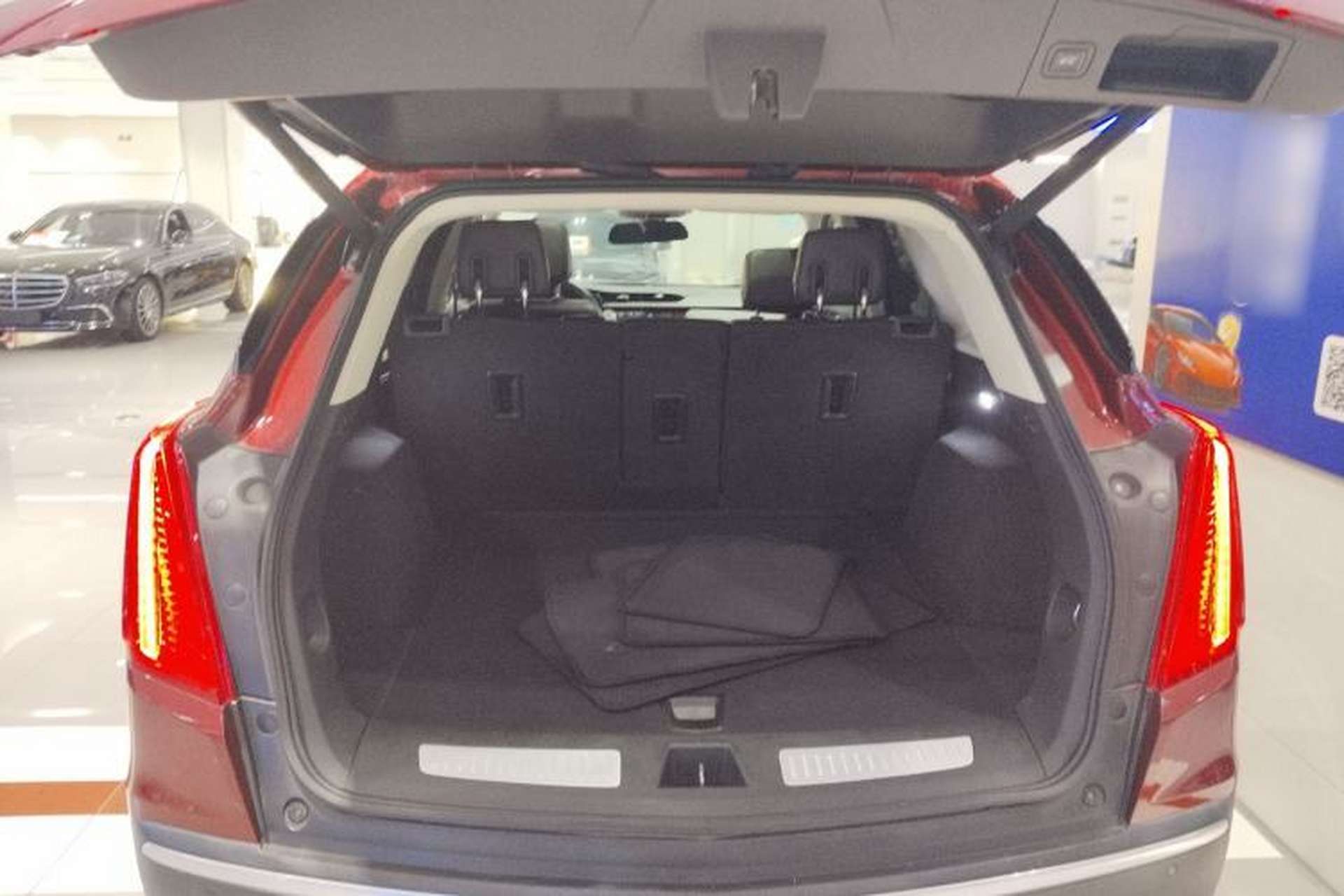 Used Cadillac XT5 2016 25T Luxury Model Trunk