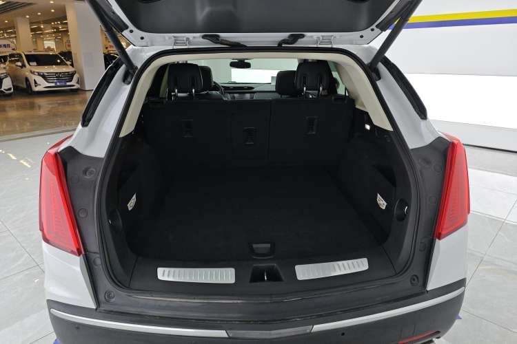 Used Cadillac XT5 2016 25T Luxury Model Trunk