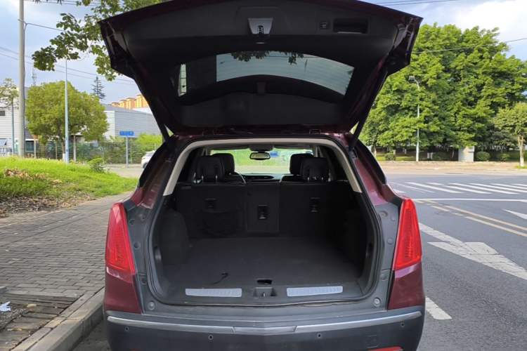 Used Cadillac XT5 2016 25T Luxury Model Trunk