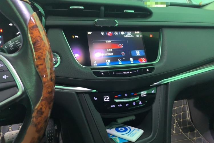 Used Cadillac XT5 2016 25T Luxury Model Audio And AC Panel