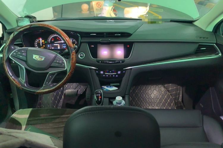 Used Cadillac XT5 2016 25T Luxury Model Center Console