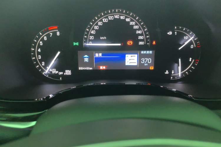 Used Cadillac XT5 2016 25T Luxury Model Odometer Close Up