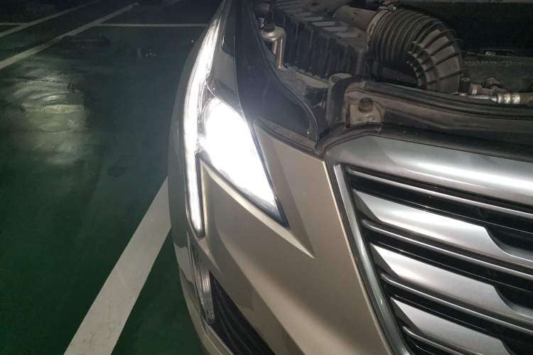 Used Cadillac XT5 2016 25T Luxury Model Right Front Headlight