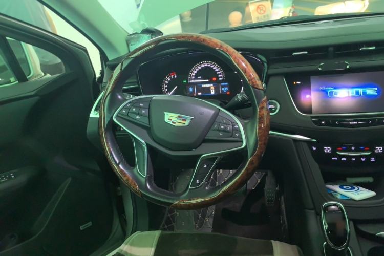 Used Cadillac XT5 2016 25T Luxury Model Steering Wheel