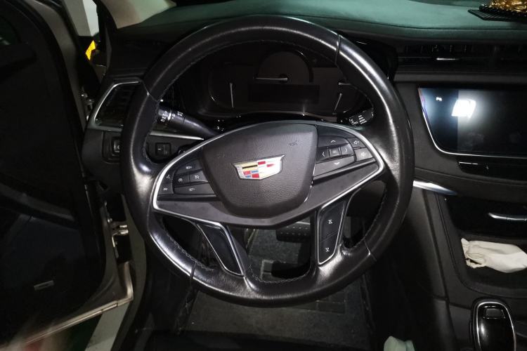 Used Cadillac XT5 2016 25T Luxury Model Steering Wheel