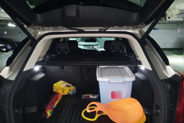 Used Cadillac XT5 2016 25T Luxury Model Trunk