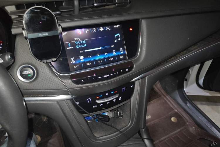 Used Cadillac XT5 2016 28T Four-Wheel Drive Luxury Model Audio And AC Panel