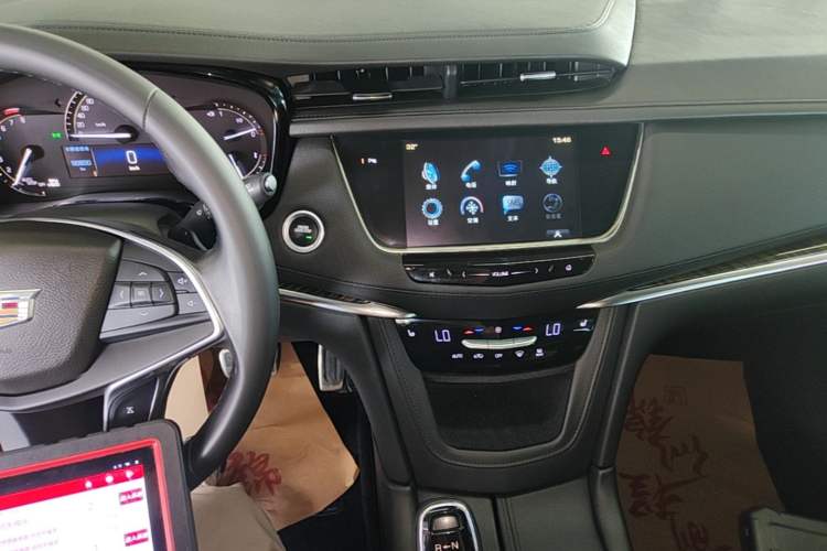 Used Cadillac XT5 2016 28T Four-Wheel Drive Luxury Model Audio And AC Panel