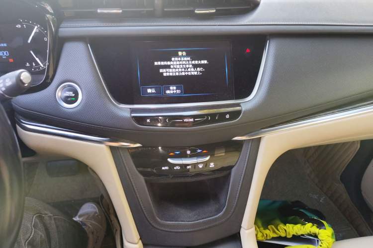 Used Cadillac XT5 2016 25T Tech Edition Audio And AC Panel