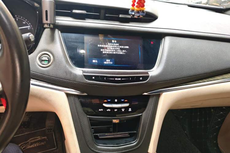 Used Cadillac XT5 2016 25T Tech Edition Audio And AC Panel