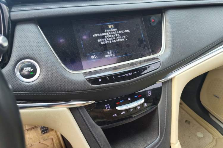 Used Cadillac XT5 2016 25T Tech Edition Audio And AC Panel