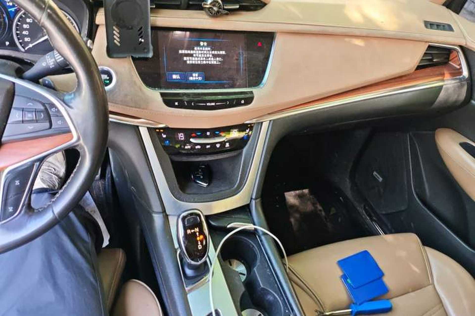 Used Cadillac XT5 2016 28T 4x4 Platinum Edition Audio And AC Panel