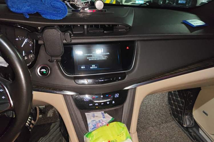 Used Cadillac XT5 2016 25T Tech Edition Audio And AC Panel