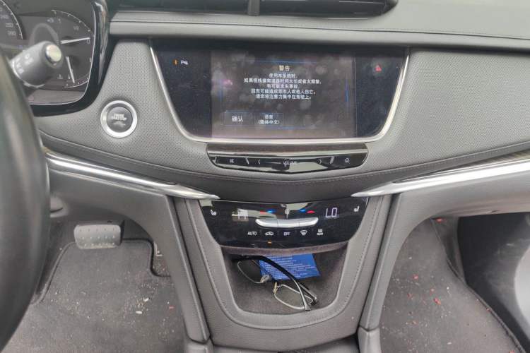 Used Cadillac XT5 2016 28T Four-Wheel Drive Luxury Model Audio And AC Panel