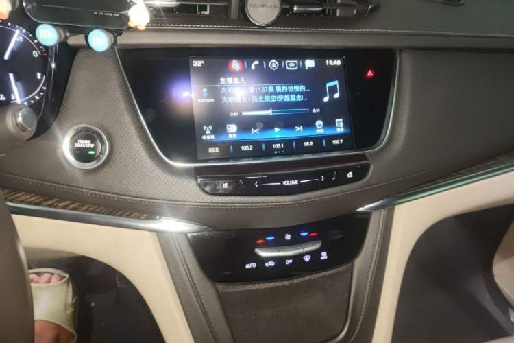 Used Cadillac XT5 2016 25T Tech Edition Audio And AC Panel