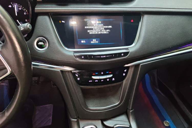 Used Cadillac XT5 2016 28T Four-Wheel Drive Luxury Model Audio And AC Panel