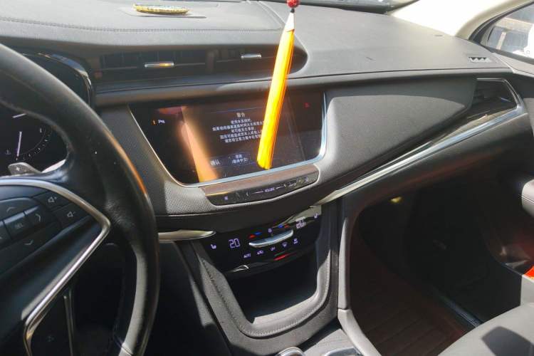 Used Cadillac XT5 2016 25T Luxury Model Audio And AC Panel