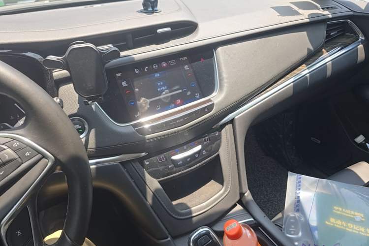 Used Cadillac XT5 2016 25T Luxury Model Audio And AC Panel