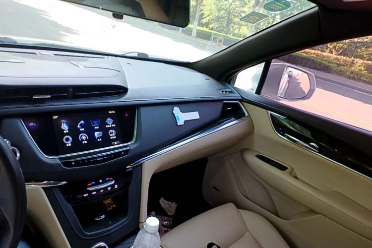 Used Cadillac XT5 2016 25T Tech Edition Audio And AC Panel