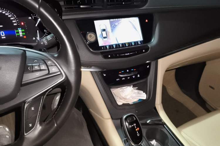 Used Cadillac XT5 2016 28T Four-Wheel Drive Tech Version Audio And AC Panel