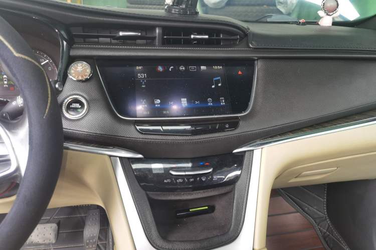 Used Cadillac XT5 2016 25T Tech Edition Audio And AC Panel