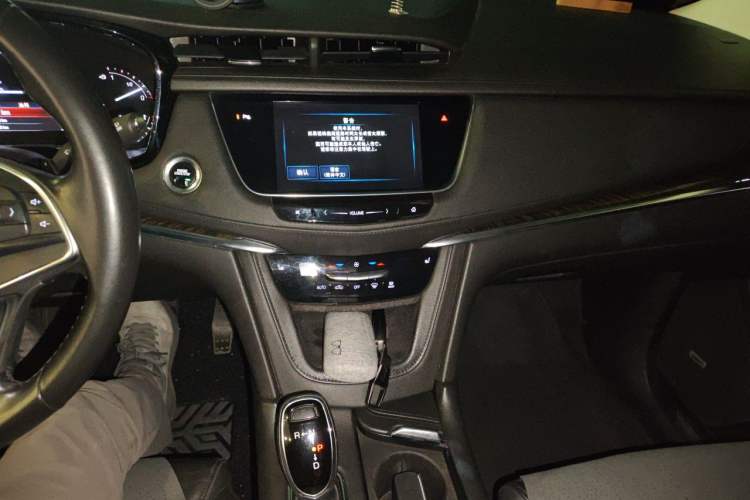 Used Cadillac XT5 2016 25T Luxury Model Audio And AC Panel