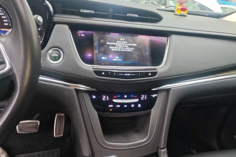 Used Cadillac XT5 2016 28T Four-Wheel Drive Luxury Model Audio And AC Panel