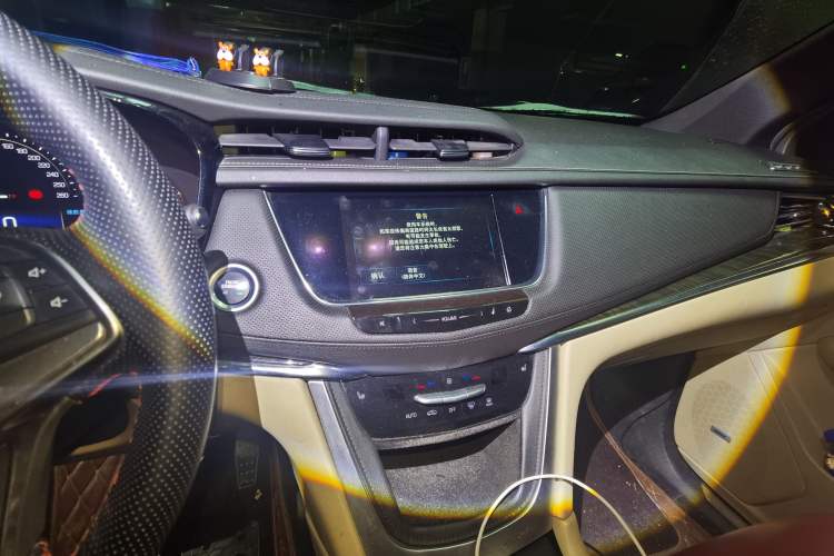 Used Cadillac XT5 2016 28T Four-Wheel Drive Tech Version Audio And AC Panel