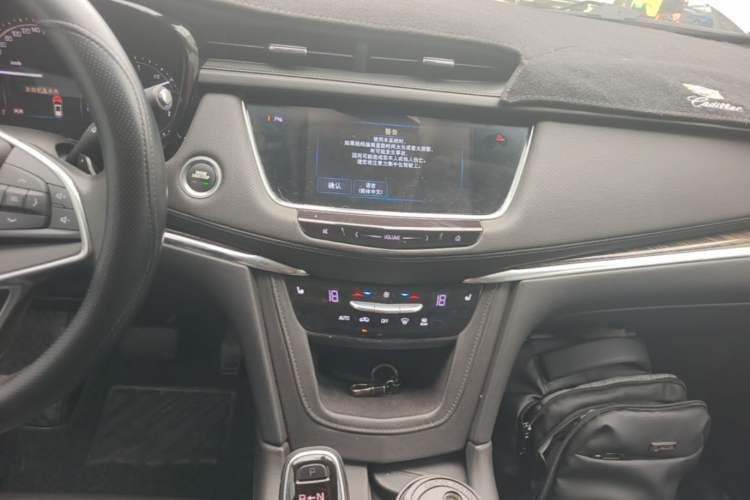 Used Cadillac XT5 2016 28T Four-Wheel Drive Luxury Model Audio And AC Panel
