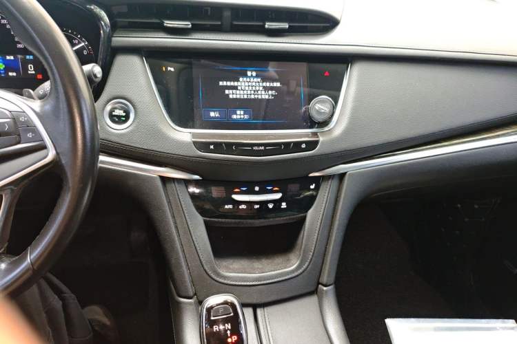 Used Cadillac XT5 2016 25T Luxury Model Audio And AC Panel