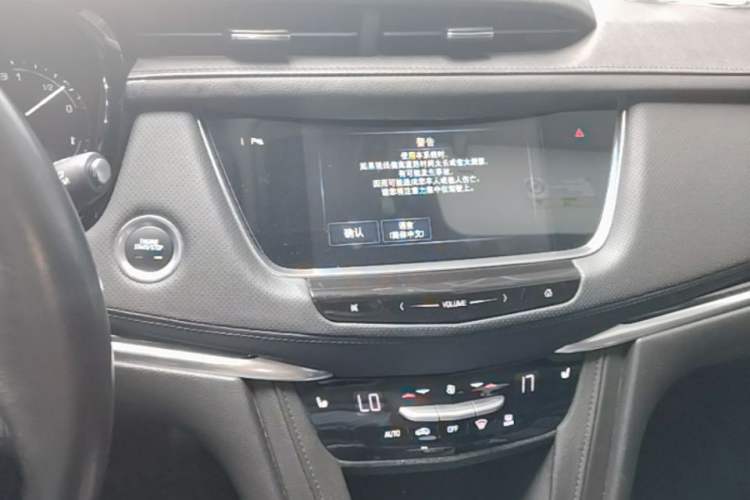 Used Cadillac XT5 2016 28T Four-Wheel Drive Luxury Model Audio And AC Panel