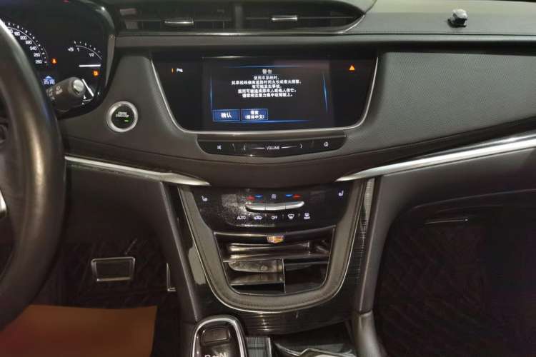 Used Cadillac XT5 2016 25T Luxury Model Audio And AC Panel