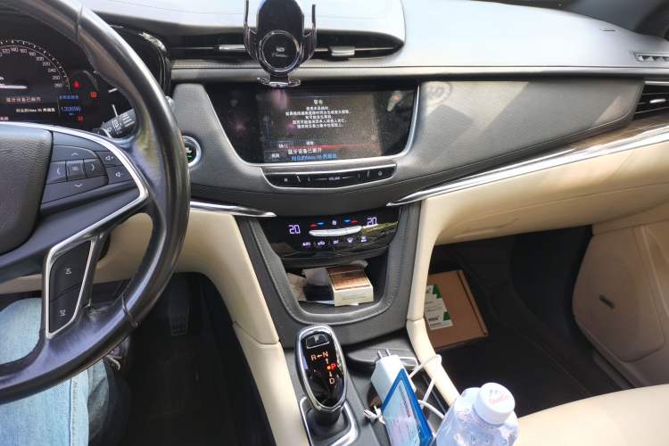 Used Cadillac XT5 2016 25T Tech Edition Audio And AC Panel