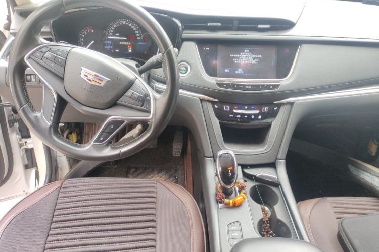 Used Cadillac XT5 2016 28T Four-Wheel Drive Luxury Model Center Console