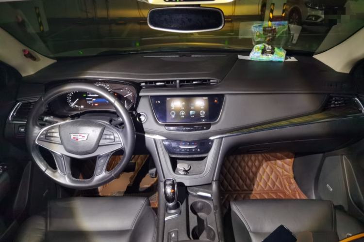 Used Cadillac XT5 2016 25T Luxury Model Center Console