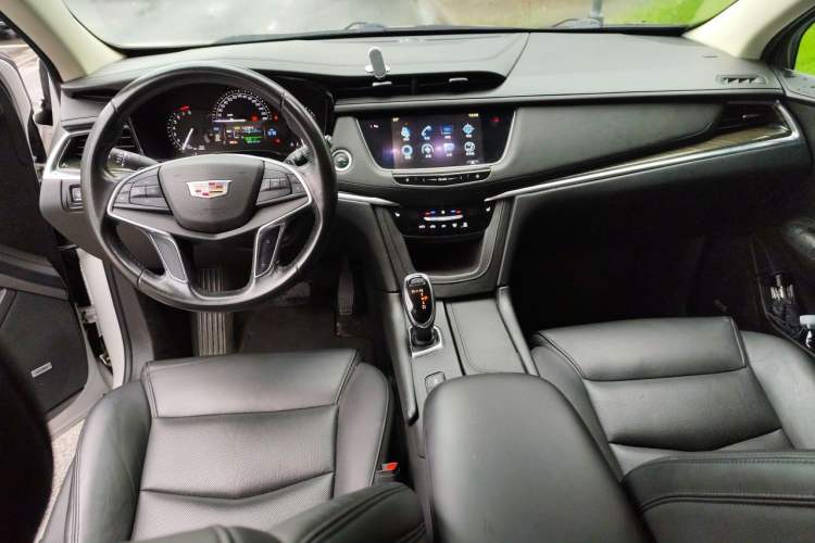 Used Cadillac XT5 2016 25T Luxury Model Center Console