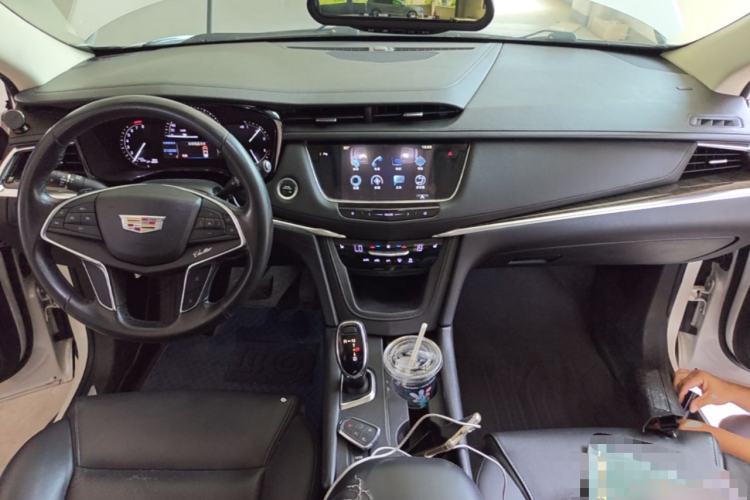 Used Cadillac XT5 2016 25T Luxury Model Center Console