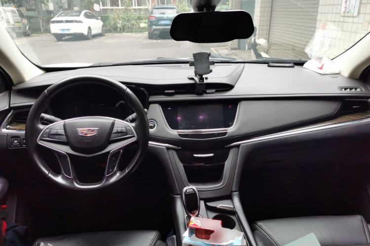 Used Cadillac XT5 2016 25T Luxury Model Center Console