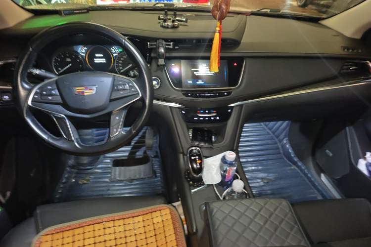 Used Cadillac XT5 2016 25T Luxury Model Center Console