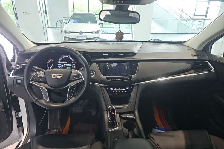 Used Cadillac XT5 2016 25T Luxury Model Center Console