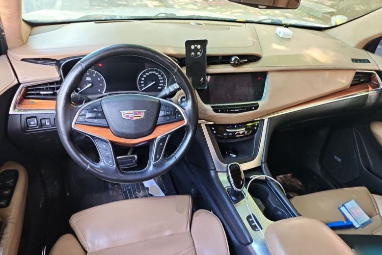 Used Cadillac XT5 2016 28T 4x4 Platinum Edition Center Console