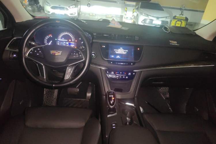 Used Cadillac XT5 2016 28T Four-Wheel Drive Luxury Model Center Console
