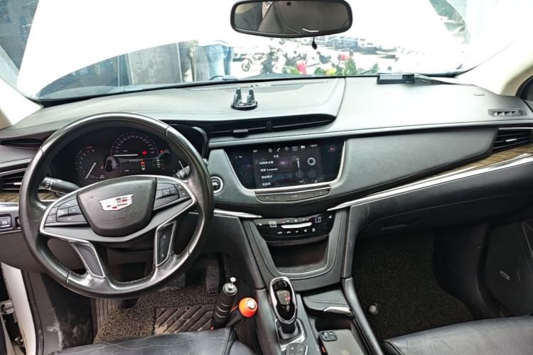 Used Cadillac XT5 2016 25T Luxury Model Center Console