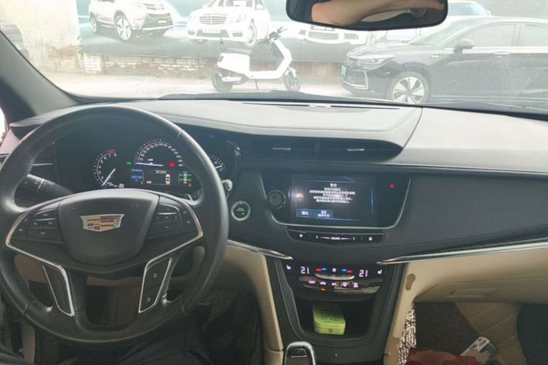 Used Cadillac XT5 2016 28T Four-Wheel Drive Tech Version Center Console