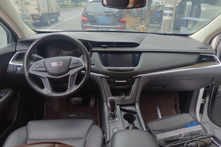 Used Cadillac XT5 2016 25T Luxury Model Center Console