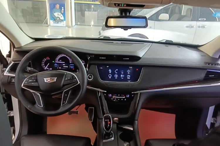 Used Cadillac XT5 2016 25T Luxury Model Center Console
